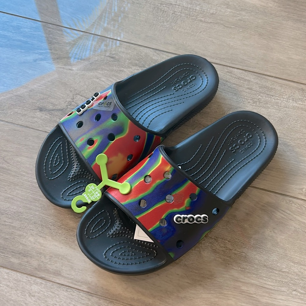 Crocs Solarized Slides Sandals Men's Size 31 Red Blue Colorful